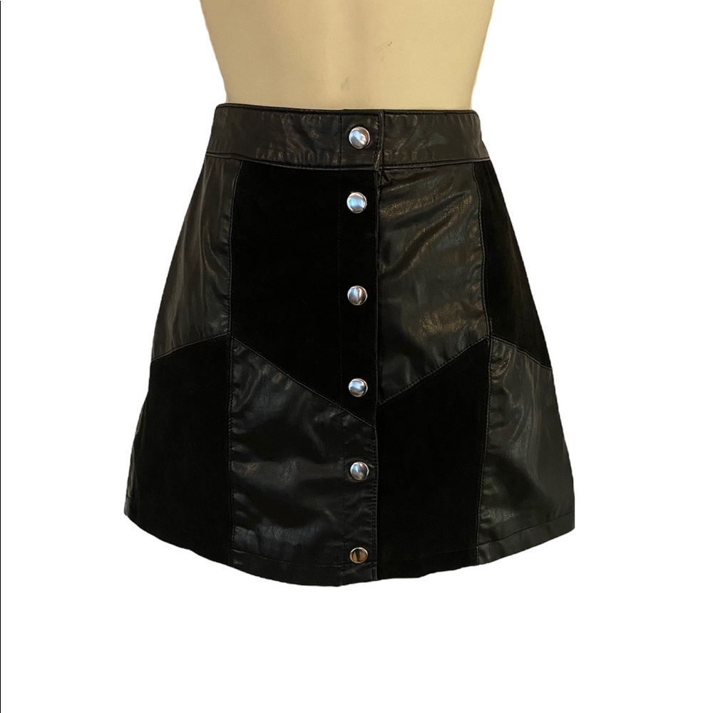 Forever 21 black faux leather and suede mini skirt size 29